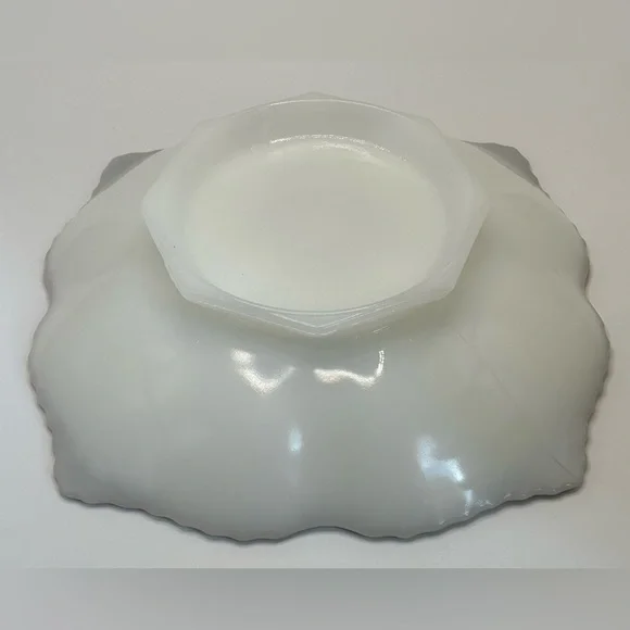 Vintage Anchor Hocking Milk Glass Serving Bowl - Picture 7 of 9
